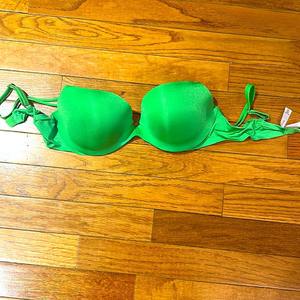 Victoria’s Secret green bra